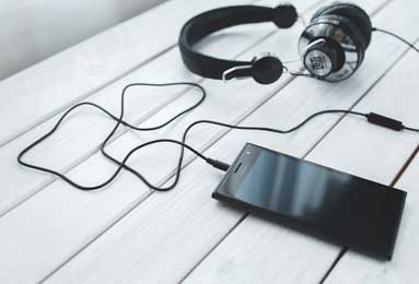 史无前例！哈维·阿隆索公开指责皇马“潜力猛兽”引记者不满 阿森纳伺机签下这位小将